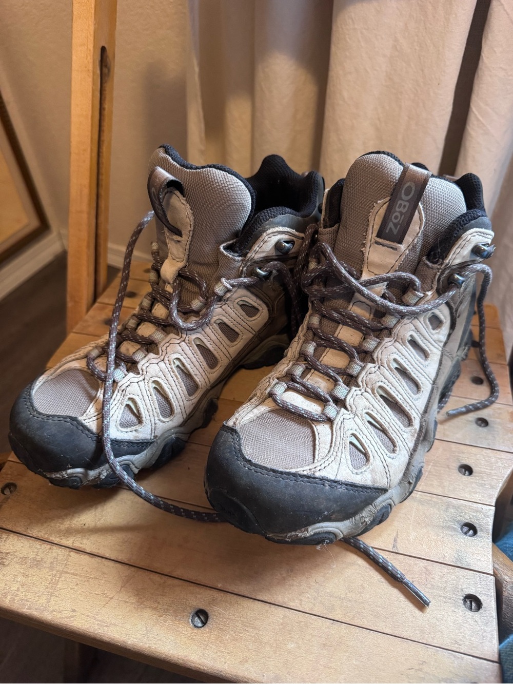 Oboz Hiking Boots Women - Durable Trail Shoes